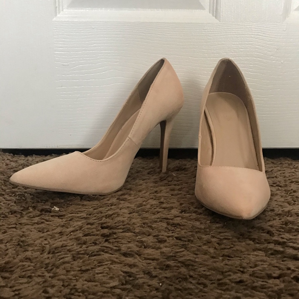 Charlotte Russe 3 inch cream/tan suede heels